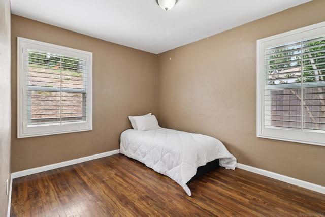 7282 University Ave, La Mesa CA: https://media.crmls.org/mediaz/1e6efc42-e43d-40bb-bef8-90815b6d3269.jpg