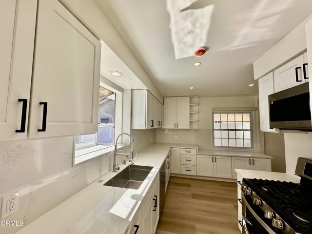 Detail Gallery Image 9 of 22 For 17449 Keswick St, Northridge,  CA 91325 - 3 Beds | 2 Baths