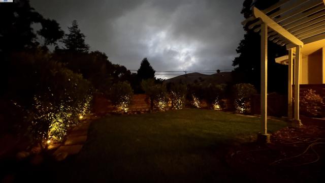 38526 Canyon Heights Drive, Fremont CA: https://media.crmls.org/mediaz/1e6f4b62-0b1c-437c-bd76-618123142c2b.jpg