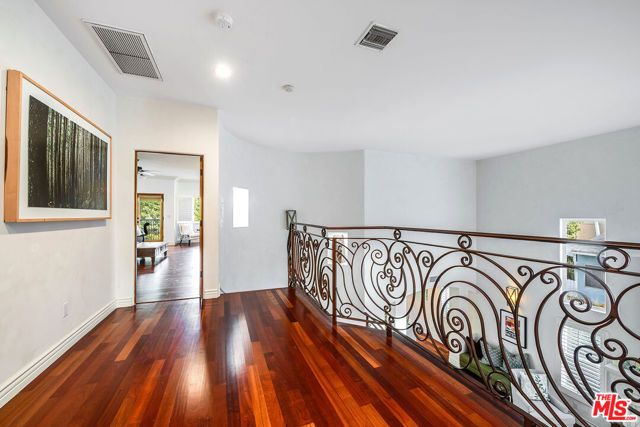4520 TYRONE Avenue, Sherman Oaks CA: https://media.crmls.org/mediaz/1e6f6347-0fa4-40e5-95be-50e00d7b5979.jpg