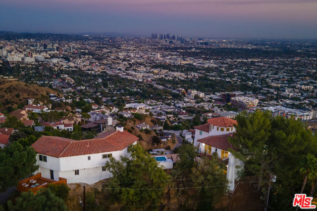 8300 Grand View Drive, Los Angeles CA: https://media.crmls.org/mediaz/1e6fc8b0-a009-4a1a-8aae-421827afa64f.jpg