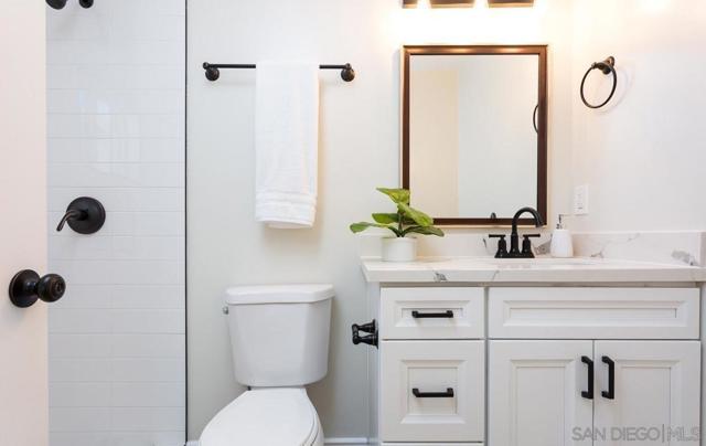 924 Florida St, Imperial Beach CA: https://media.crmls.org/mediaz/1e6fd23f-ebb4-4547-96b1-672bed97f56a.jpg