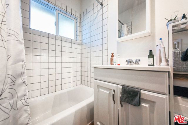 2646 La Cienega Avenue, Los Angeles CA: https://media.crmls.org/mediaz/1e704639-5913-4a1e-95bc-155cd886ec4c.jpg