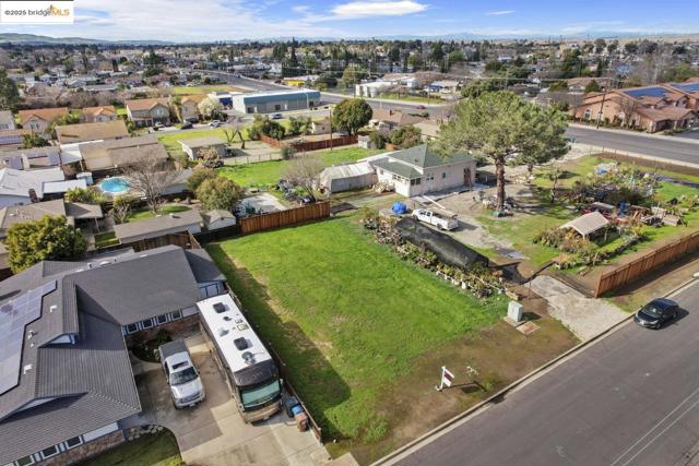 1816 Parsons Ln, Antioch CA: https://media.crmls.org/mediaz/1e70534d-d025-4777-b1f6-78e7295c0fda.jpg