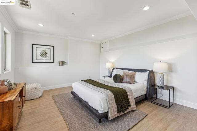 530 Gravatt Dr, Berkeley CA: https://media.crmls.org/mediaz/1e708a06-7fea-46fe-a0ad-9e1b7de3e124.jpg
