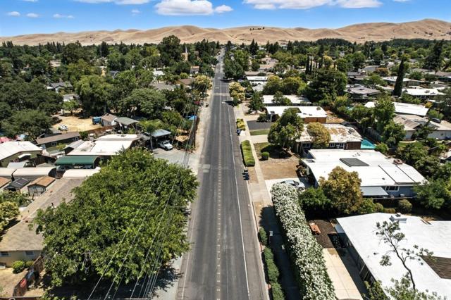 1579 West Street, Concord CA: https://media.crmls.org/mediaz/1e71731c-134d-4d8b-83bf-bc58a984259c.jpg