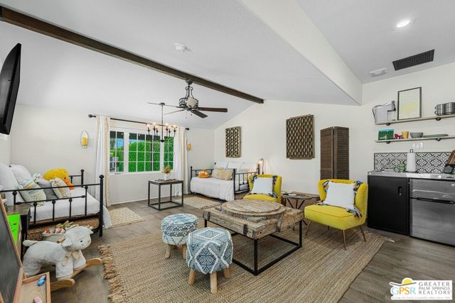 284 E Ocotillo Avenue, Palm Springs CA: https://media.crmls.org/mediaz/1e717884-4e7c-4ba3-af03-e6b0e76e8277.jpg