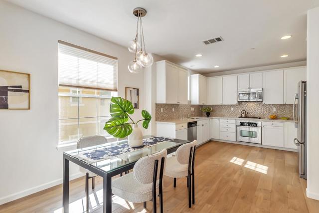 636 Bair Island Road, Redwood City CA: https://media.crmls.org/mediaz/1e71a878-b775-4a73-988b-1d58c89d3646.jpg