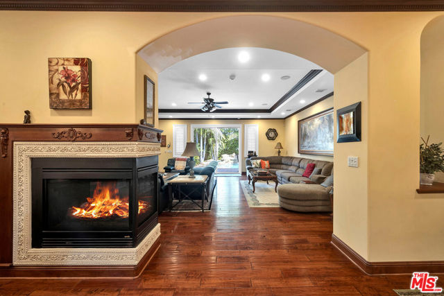 14933 Sutton Street, Sherman Oaks CA: https://media.crmls.org/mediaz/1e71b525-a0f6-474a-bdcf-ffad57152862.jpg