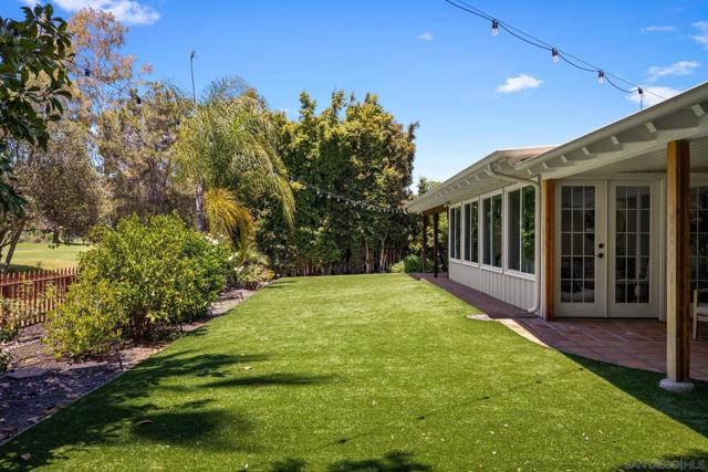 17268 Bernardo Oaks Dr, San Diego CA: https://media.crmls.org/mediaz/1e72829f-0727-4fa1-8a98-f0eac9d86a11.jpg
