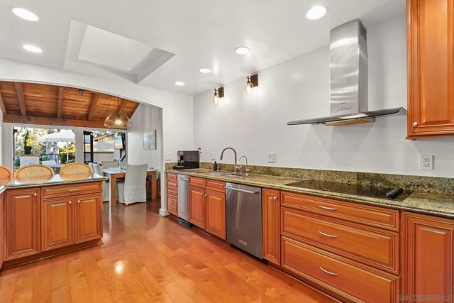 16936 Via de Santa Fe, Rancho Santa Fe CA: https://media.crmls.org/mediaz/1e72c80d-b5ad-4f95-972b-65d07cded8c1.jpg