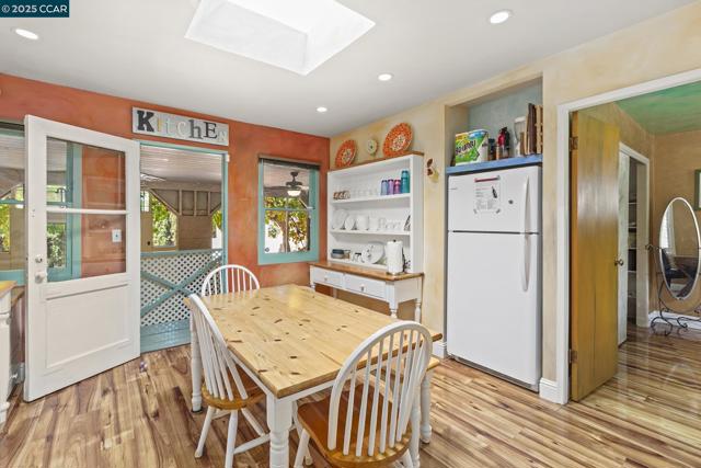 17190 Cedar Ave, Sonoma CA: https://media.crmls.org/mediaz/1e731806-a4dd-4590-ab4b-ba4a6fbd8a5d.jpg