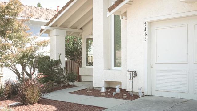 5486 Deer Run Drive, El Sobrante CA: https://media.crmls.org/mediaz/1e731a2c-fdd4-4725-9793-c1f0ca6e6d9b.jpg