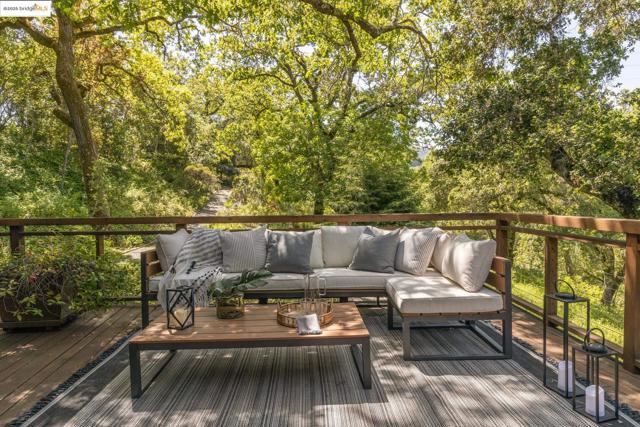 1 Kittiwake Rd, Orinda CA: https://media.crmls.org/mediaz/1e735ae4-4a03-4735-81ae-c4eaabcf78c9.jpg