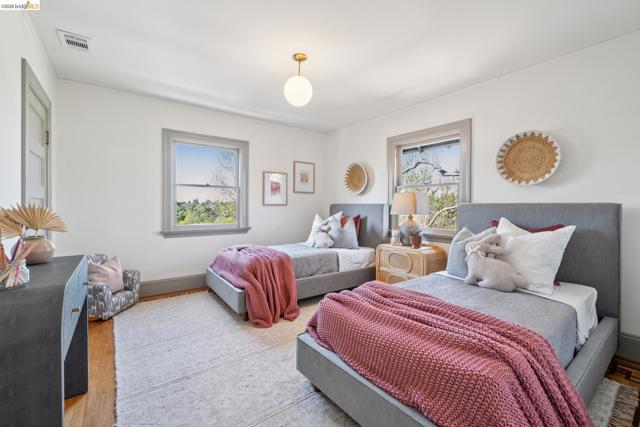 Image 32 of 52 For 15 Blair Ave