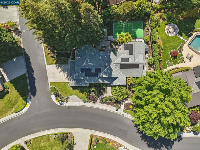 235 Saint Paul Dr, Alamo CA: https://media.crmls.org/mediaz/1e73b636-065d-475c-86c1-a6b23564ed70.jpg