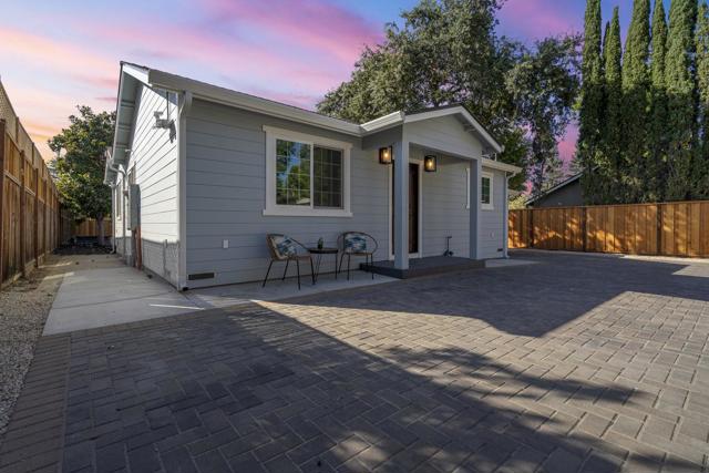 14329 Mulberry Drive, Los Gatos CA: https://media.crmls.org/mediaz/1e73d15b-2ccf-491b-a482-5b95c66f6bb5.jpg