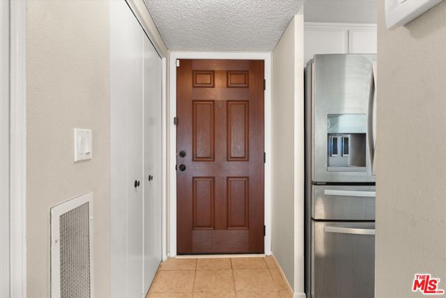 5720 Owensmouth Avenue, Woodland Hills CA: https://media.crmls.org/mediaz/1e73ef2e-1866-40da-804d-181d6173ac1f.jpg