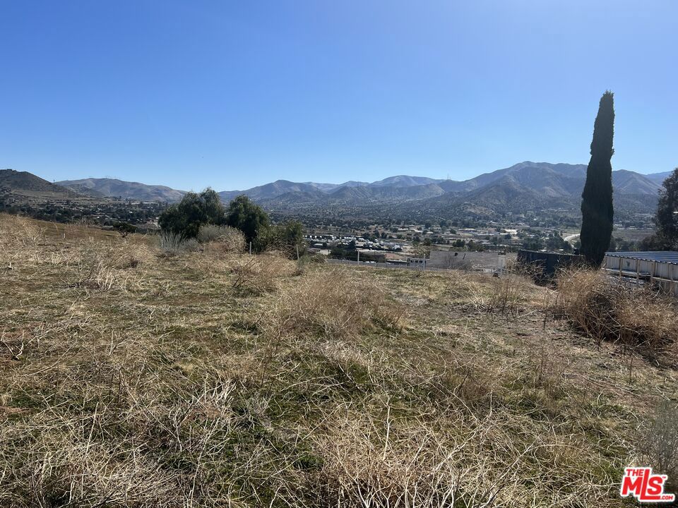 https://media.crmls.org/mediaz/1e73f9d0-299e-4f19-b11b-cf5ce1741078.jpg?preset=X-Large