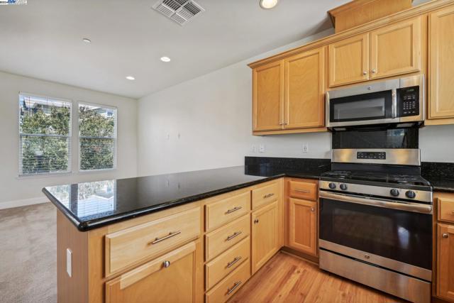 Image 21 of 45 For 23320 Wilmot Cir