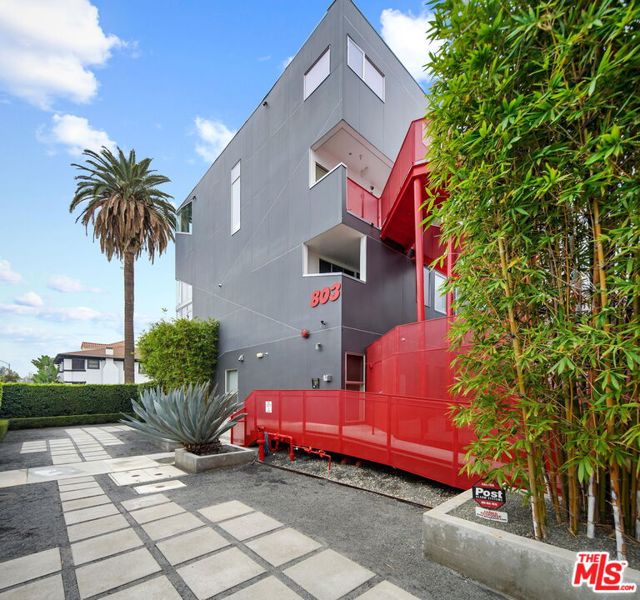 803 Wilcox Avenue, Los Angeles CA: https://media.crmls.org/mediaz/1e744e11-448f-4753-ac07-1097188b8a26.jpg