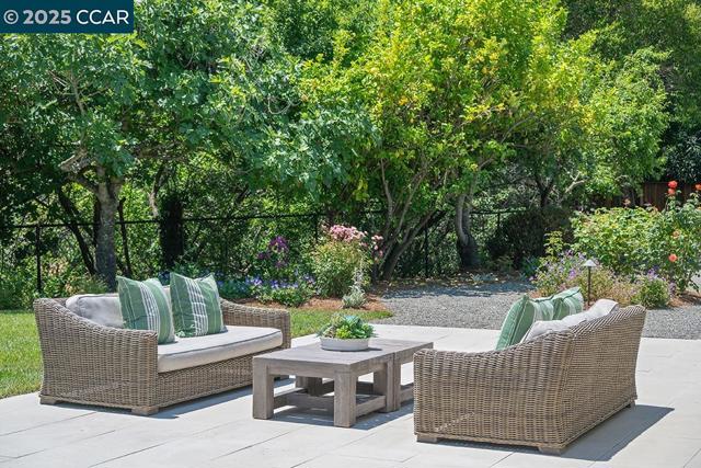 3108 Del Oceano Dr, Lafayette CA: https://media.crmls.org/mediaz/1e749f2b-9376-4afa-a89c-75593688d9f0.jpg