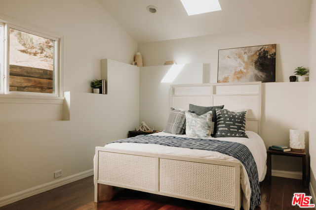25620 Nebo Dr, Calabasas CA: https://media.crmls.org/mediaz/1e74a543-8221-4c02-8363-ba923d7c88a2.jpg
