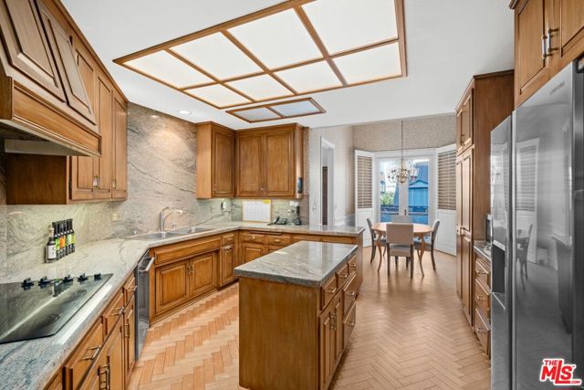 10114 Empyrean Way, Los Angeles CA: https://media.crmls.org/mediaz/1e74a556-5ecb-4ea7-bac5-f4bf6f1c000e.jpg