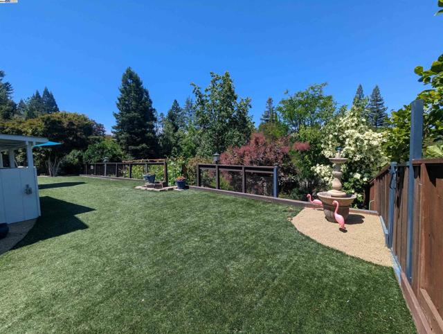 324 Merrilee Place, Danville CA: https://media.crmls.org/mediaz/1e74c49a-c6cf-4ad2-a453-3fa1a9cb57d0.jpg