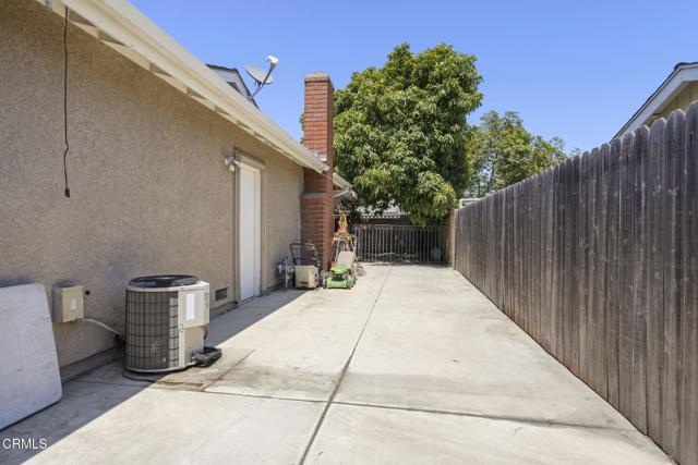 170 N Linden Drive, Ventura CA: https://media.crmls.org/mediaz/1e74cdb3-41db-43e9-a3f1-99222647a513.jpg