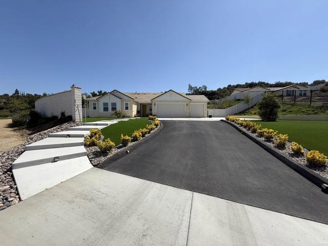 Detail Gallery Image 2 of 34 For 27983 Evergreen Way, Valley Center,  CA 92082 - 4 Beds | 2/1 Baths