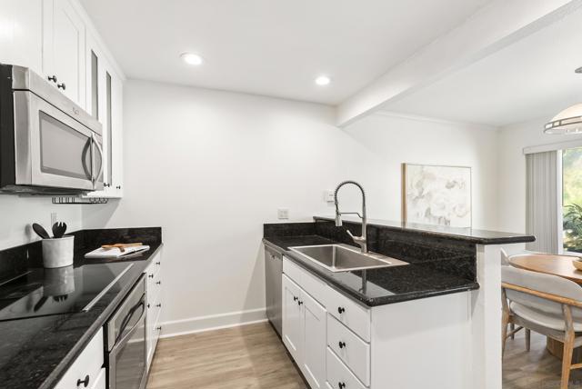 Image 11 of 40 For 8503 Villa La Jolla Dr E