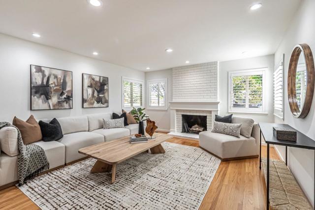 1992 Montemar Way, San Jose CA: https://media.crmls.org/mediaz/1e75b7ac-c7a8-4006-b999-a9906c33aafb.jpg