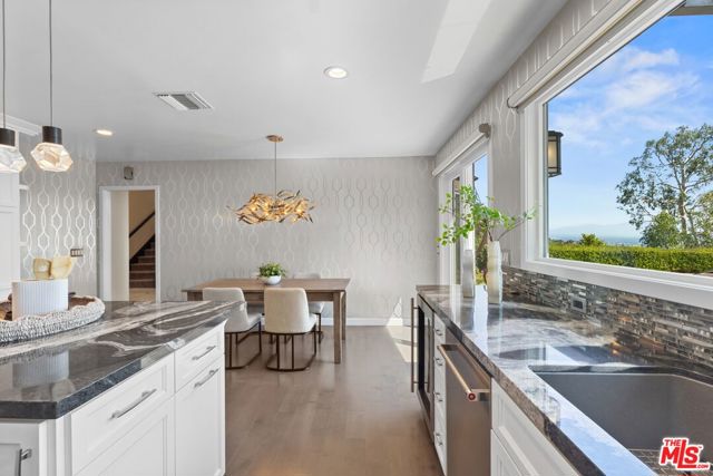 4040 Coldstream Terrace, Tarzana CA: https://media.crmls.org/mediaz/1e75e417-3b38-49f0-a2c8-0ee55924fe58.jpg