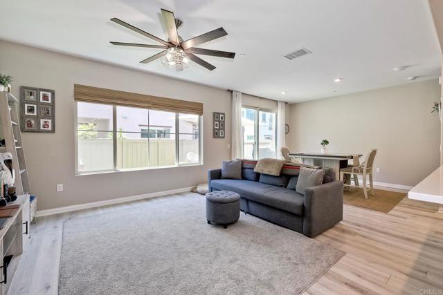 Detail Gallery Image 6 of 31 For 1715 Crabapple Way, Oceanside,  CA 92056 - 3 Beds | 2/1 Baths