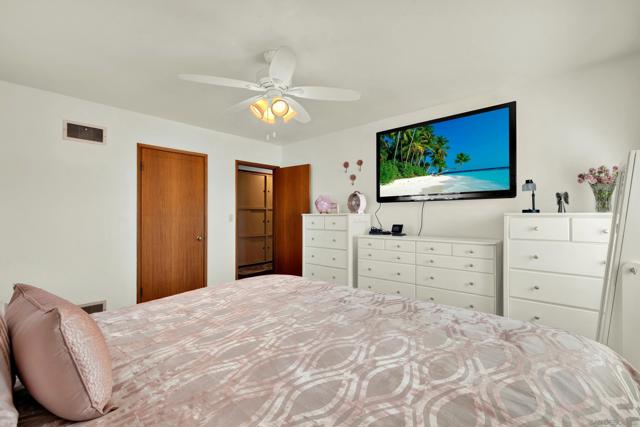 1945 Wedgemere Road, El Cajon CA: https://media.crmls.org/mediaz/1e760b7e-5425-4517-bffe-37585a6d7889.jpg