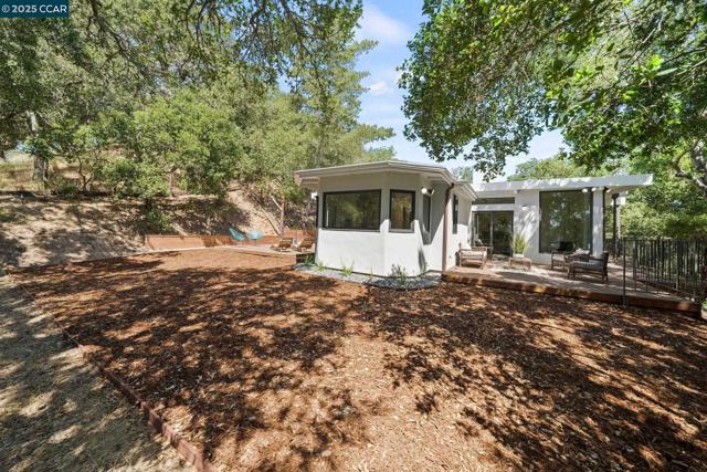 233 Melody Ln, Orinda CA: https://media.crmls.org/mediaz/1e7643cc-8ace-4006-94a9-1548692057f7.jpg