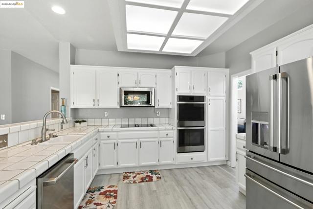 2201 Mark Twain Drive, Antioch CA: https://media.crmls.org/mediaz/1e77540d-a152-4d59-94d9-cd6c3b791854.jpg