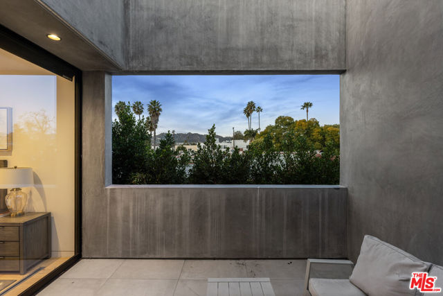 Image 37 of 44 For 607 Alta Vista Boulevard