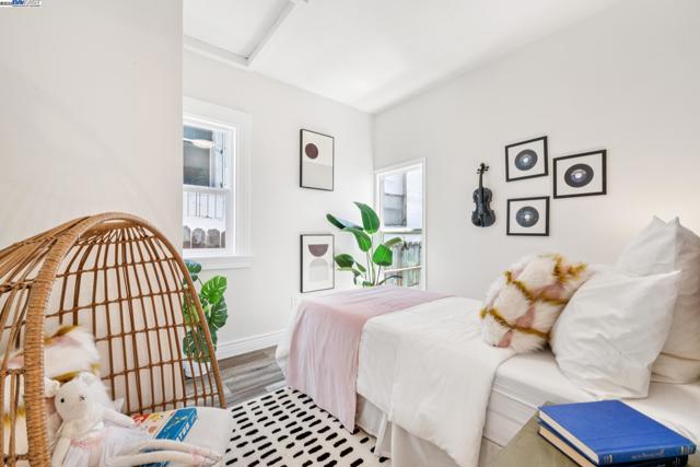 2449 26TH AVENUE, Oakland CA: https://media.crmls.org/mediaz/1e77ddca-4a66-4830-b587-312e2cdf65cd.jpg