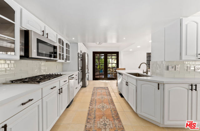 1508 N Beverly Glen Boulevard, Los Angeles CA: https://media.crmls.org/mediaz/1e7851ca-8db7-4416-9ba5-ddda2cce929e.jpg