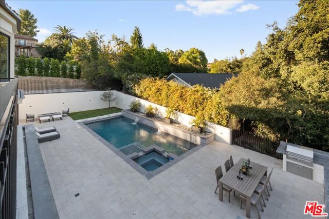 4351 Vanalden Avenue, Tarzana CA: https://media.crmls.org/mediaz/1e786d93-bec4-4f1b-bab8-20705118a82f.jpg
