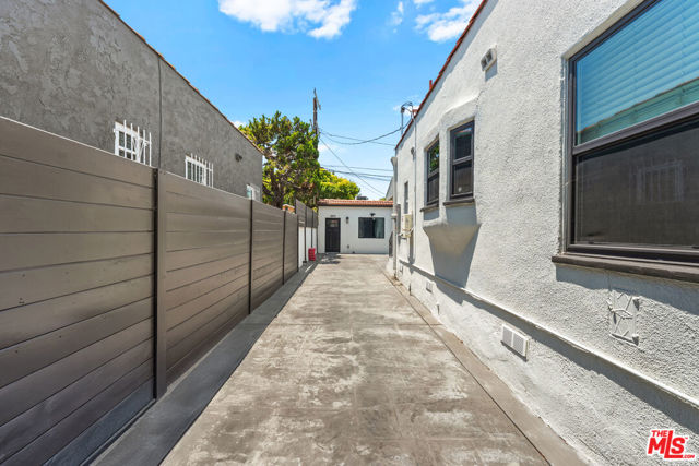 3871 Roxton Avenue, Los Angeles CA: https://media.crmls.org/mediaz/1e7885cf-e383-4a6d-9c76-f6bf050c6b46.jpg