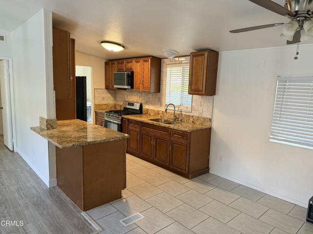 Detail Gallery Image 2 of 7 For 1407 Peach Ave #14,  Oxnard,  CA 93033 - 3 Beds | 2 Baths