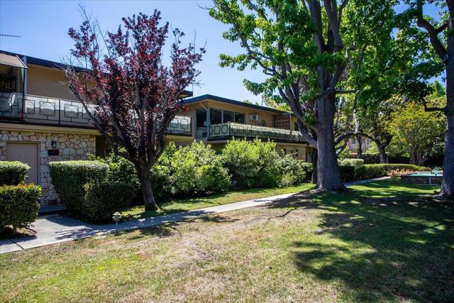 762 University Avenue, Palo Alto CA: https://media.crmls.org/mediaz/1e790952-b92a-450f-ae7c-7e23dc313a29.jpg