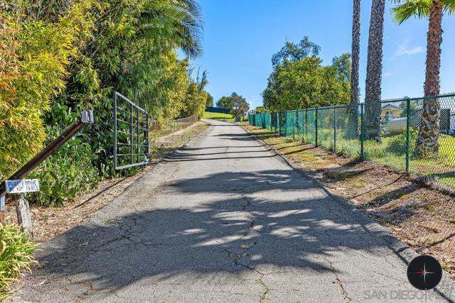 30830 Ranch Creek Rd, Valley Center CA: https://media.crmls.org/mediaz/1e79a030-9ccf-4ed7-aa1a-0ddd8abee5e4.jpg
