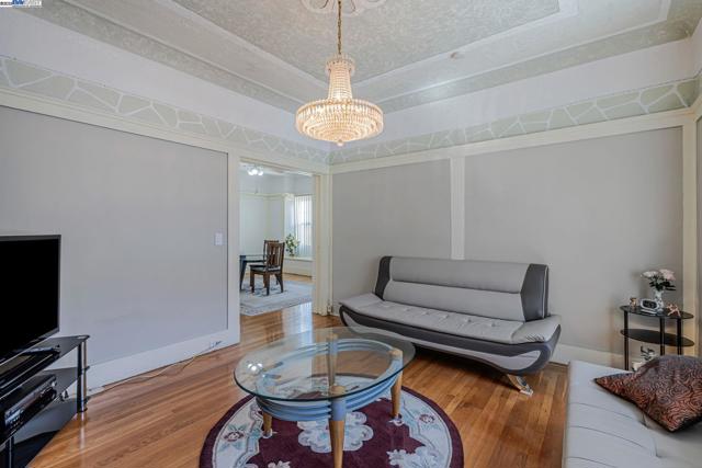 Image 10 of 57 For 473 Newton Ave