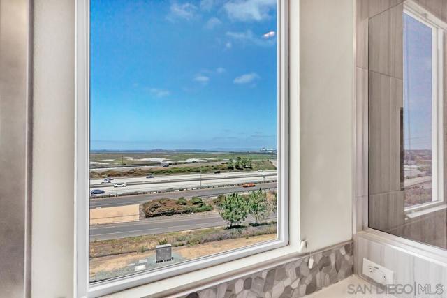 722 Anchor Ct, Chula Vista CA: https://media.crmls.org/mediaz/1e79dd22-cb52-4c3e-817b-7c839d48383c.jpg