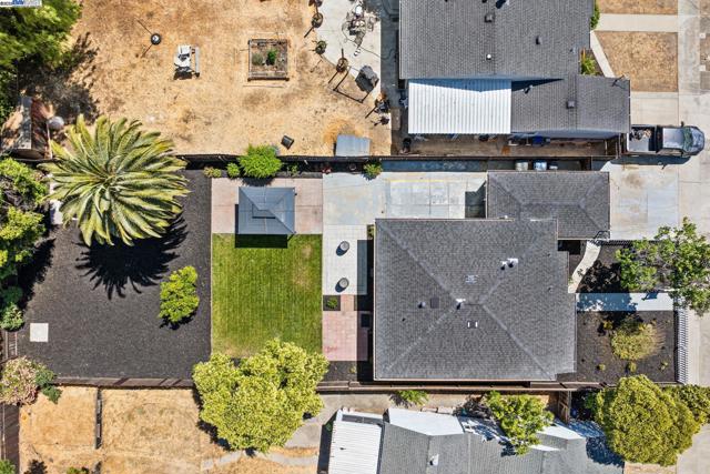 1244 Locust St, Livermore CA: https://media.crmls.org/mediaz/1e7a1e46-38fa-42f7-abf8-cf65be472bd0.jpg