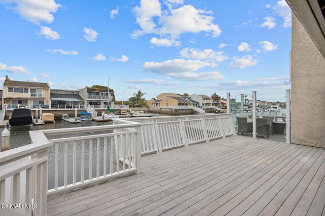 4535 Falkirk Bay, Oxnard CA: https://media.crmls.org/mediaz/1e7a61d8-800b-4d80-9a55-9faa93294ecb.jpg